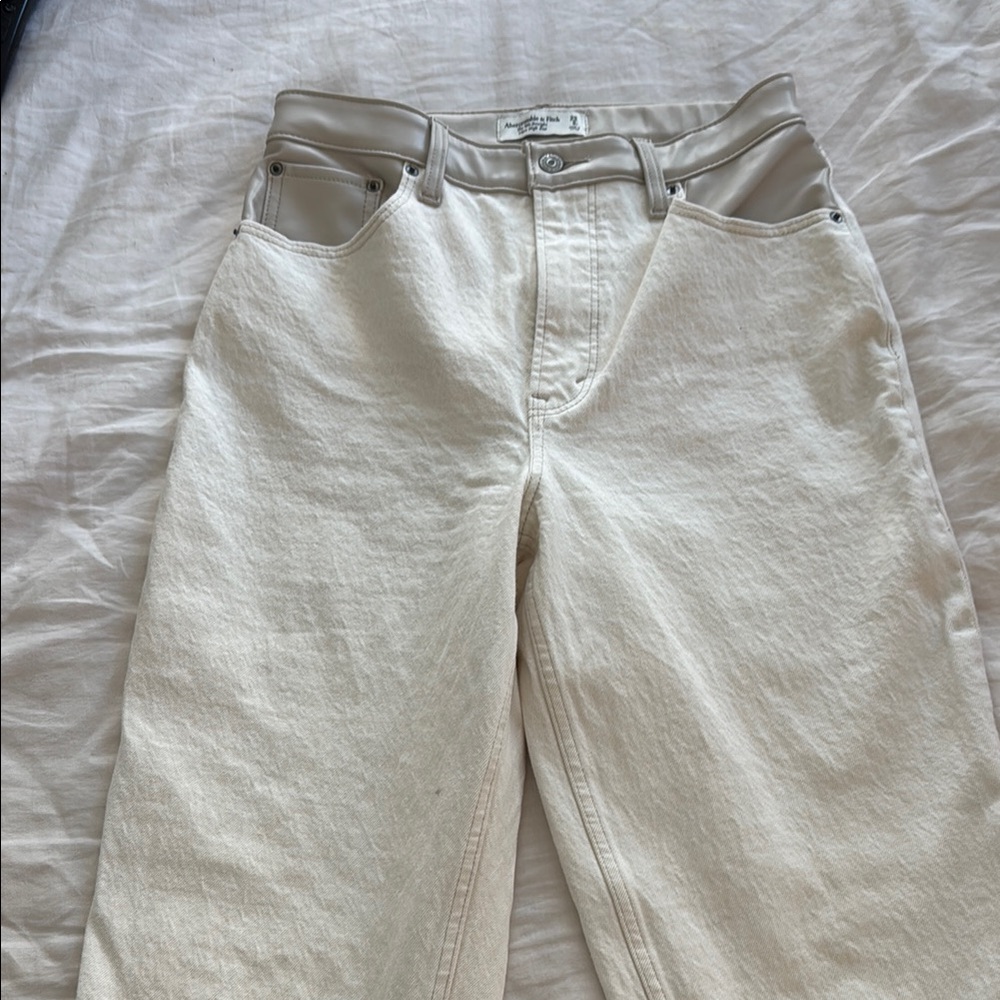 Levi's Cream High-Waisted Jeans